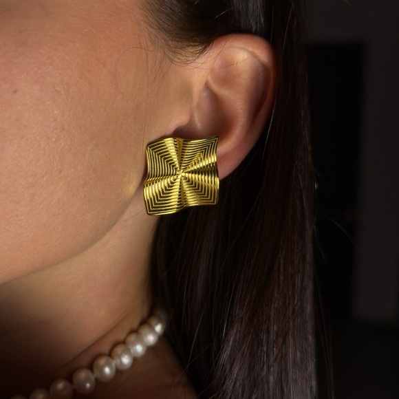 New Golden Swirl Studs - Picture 5 of 9